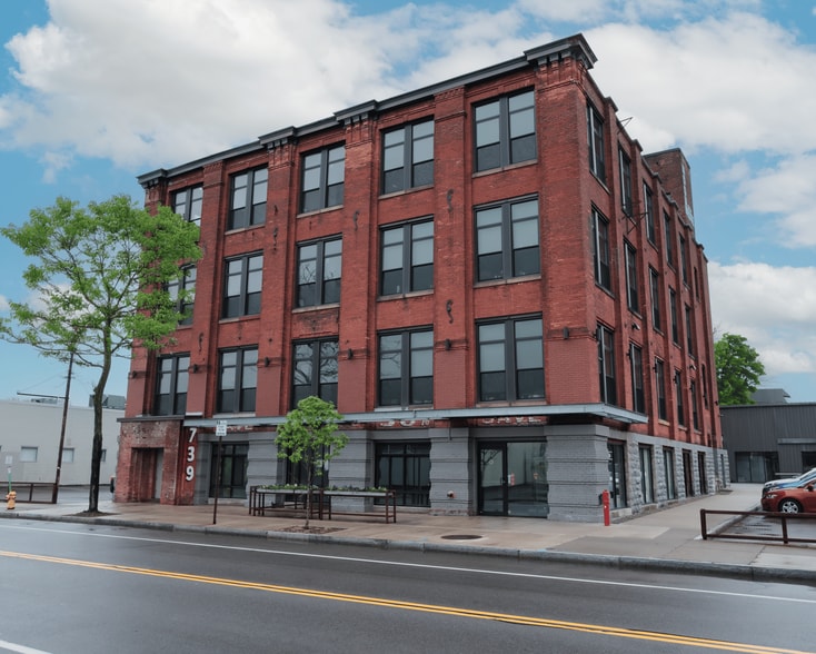 739 Clinton Ave S, Rochester, NY for lease - Building Photo - Image 2 of 14