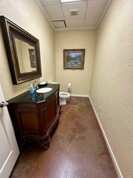 408 SW 7th Ave, Amarillo, TX for sale - Interior Photo - Image 2 of 7