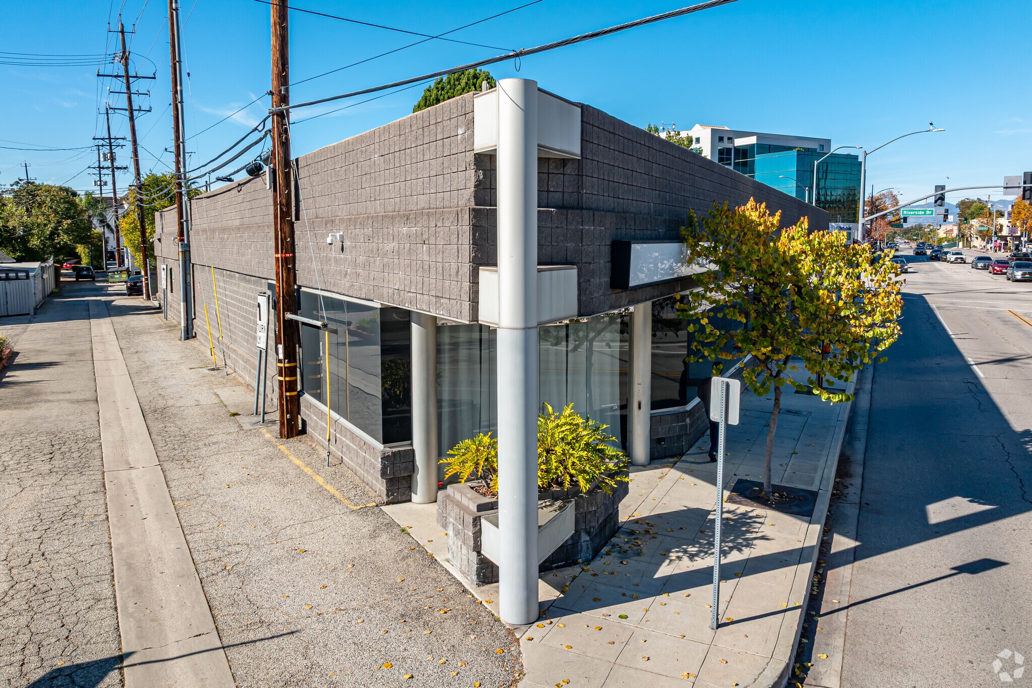 4100 W Riverside Dr, Burbank, CA for sale Primary Photo- Image 1 of 1