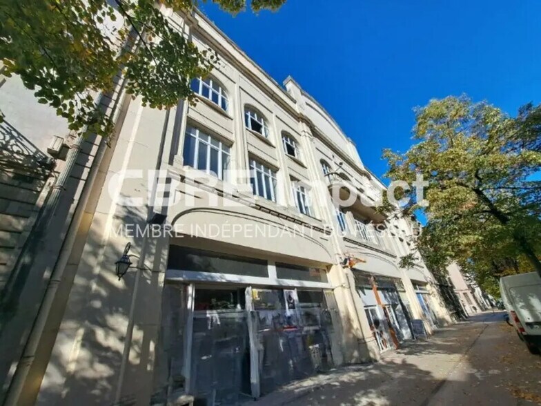 Retail in Dijon for lease - Building Photo - Image 1 of 6