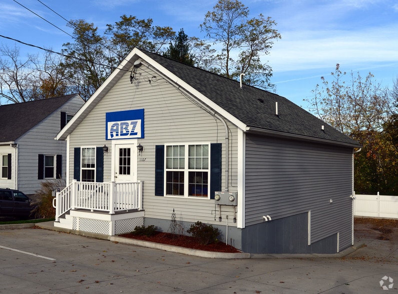 1107 Pontiac Ave, Cranston, RI for sale - Primary Photo - Image 1 of 1