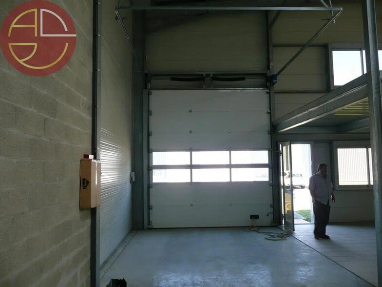 Industrial in Toulouse for lease - Interior Photo - Image 2 of 9