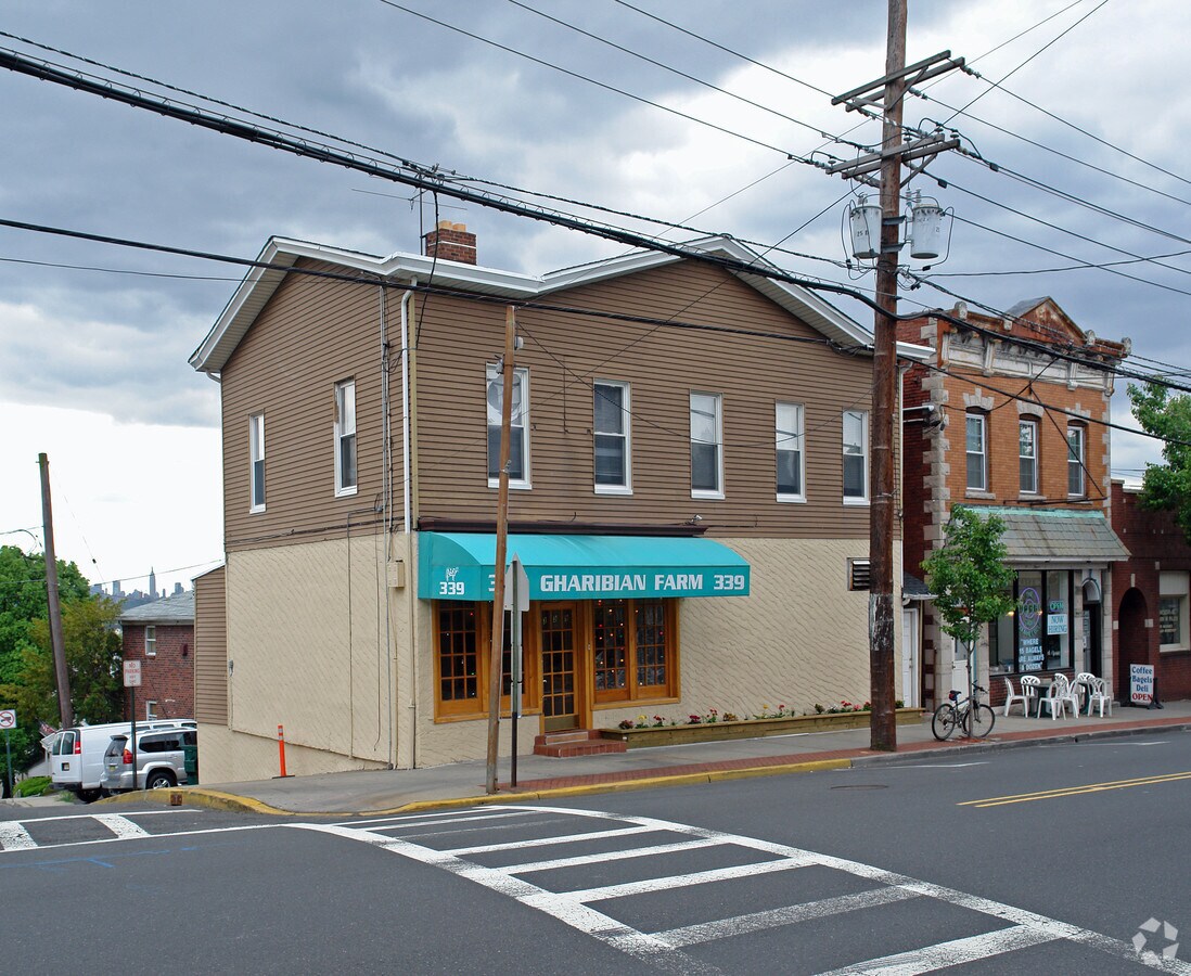 339 Hackensack St, Carlstadt, NJ 07072