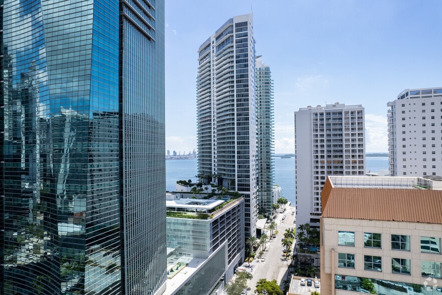 1300 Brickell Bay Dr, Miami, FL for lease - Primary Photo - Image 2 of 20