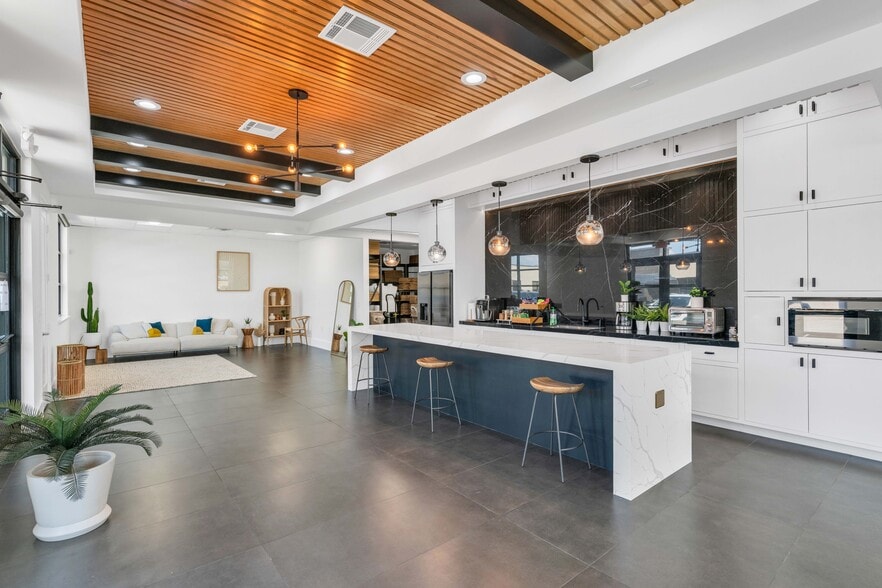 8118 Fry Rd, Cypress, TX for lease - Interior Photo - Image 3 of 22