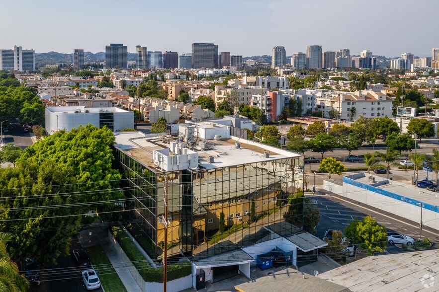 11022 Santa Monica Blvd, Los Angeles, CA for lease - Building Photo - Image 3 of 3