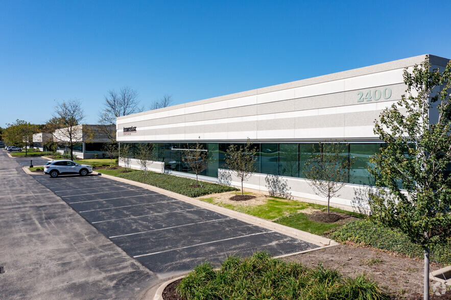 2400 Ogden Ave, Lisle, IL for lease - Building Photo - Image 1 of 14