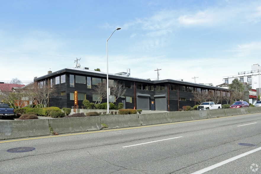 4001 Aurora Ave N, Seattle, WA for lease - Primary Photo - Image 1 of 9