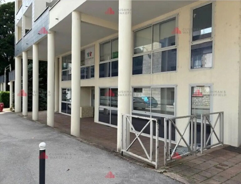 Office in Besançon for sale - Building Photo - Image 2 of 3