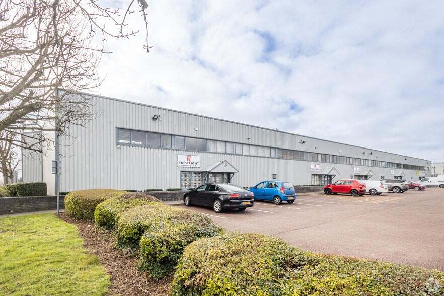 Erica Rd, Milton Keynes for lease - Primary Photo - Image 1 of 6