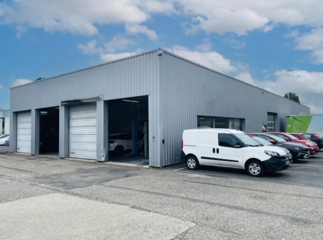 Flex in Blois for lease Building Photo- Image 1 of 17