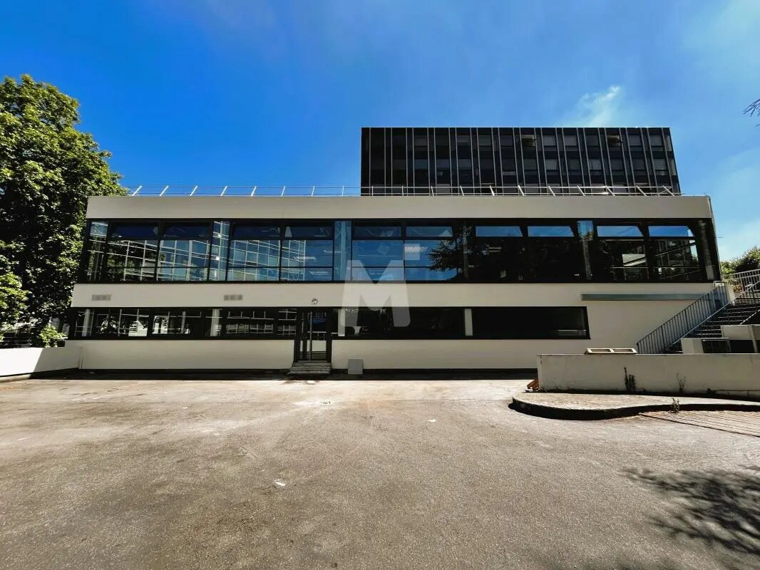 Office in Évry-Courcouronnes for lease Building Photo- Image 1 of 11