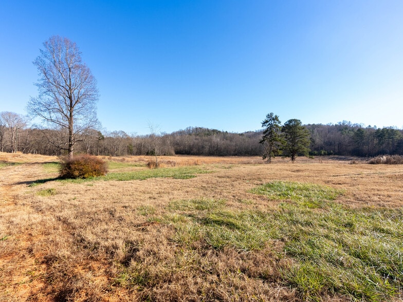 8 Fornoff Dr, Toccoa, GA for sale - Building Photo - Image 2 of 14