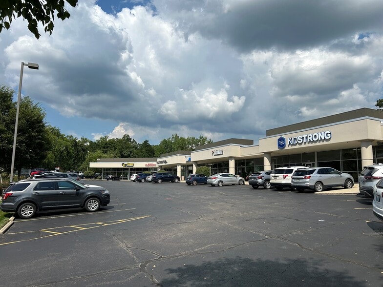 8740 Montgomery Rd, Cincinnati, OH for lease - Building Photo - Image 2 of 6