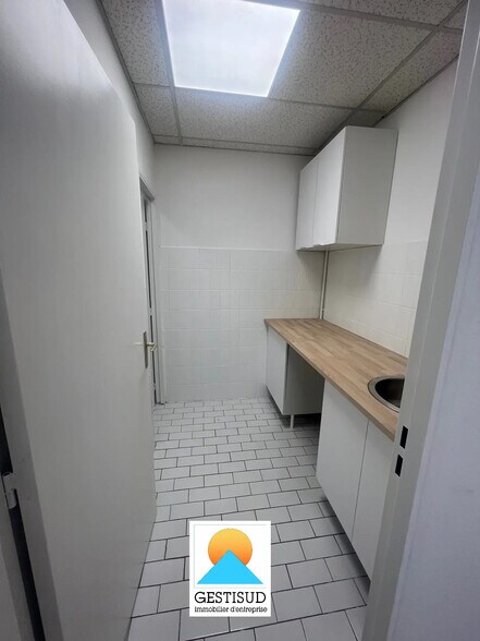 248 Avenue Des Paluds, Aubagne for lease - Interior Photo - Image 2 of 8