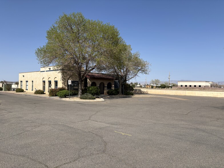 1755 Airway Ave, Kingman, AZ for lease - Building Photo - Image 2 of 20