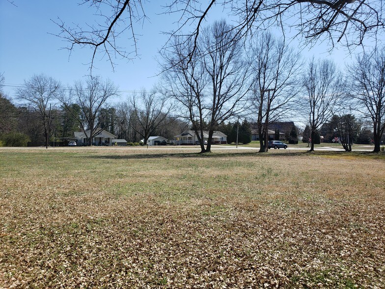 2062 Old Reidville Rd, Spartanburg, SC 29301