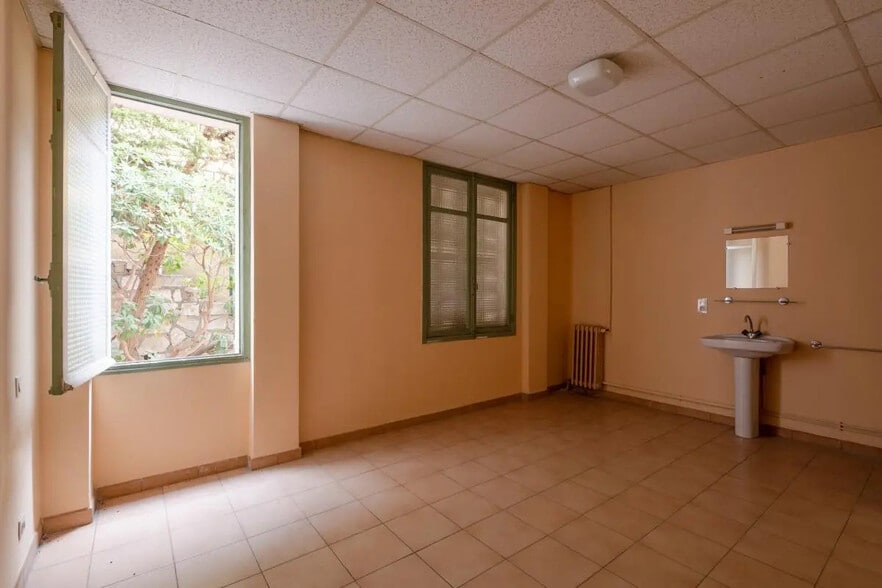 8 Boulevard Emile Zola, Grasse for sale - Building Photo - Image 3 of 17