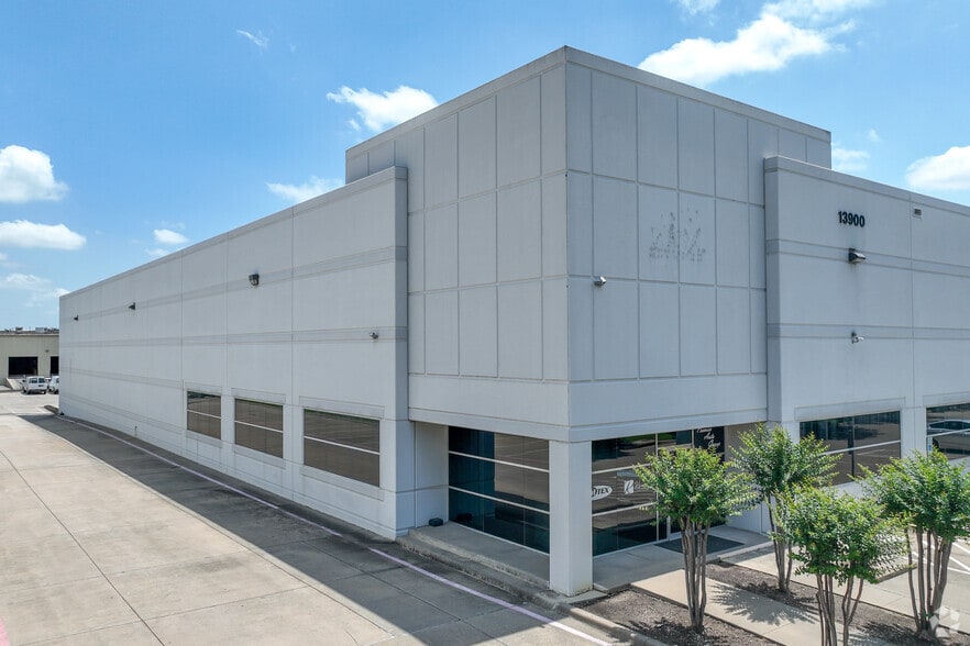 13900 Senlac Dr, Farmers Branch, TX for lease - Building Photo - Image 3 of 5