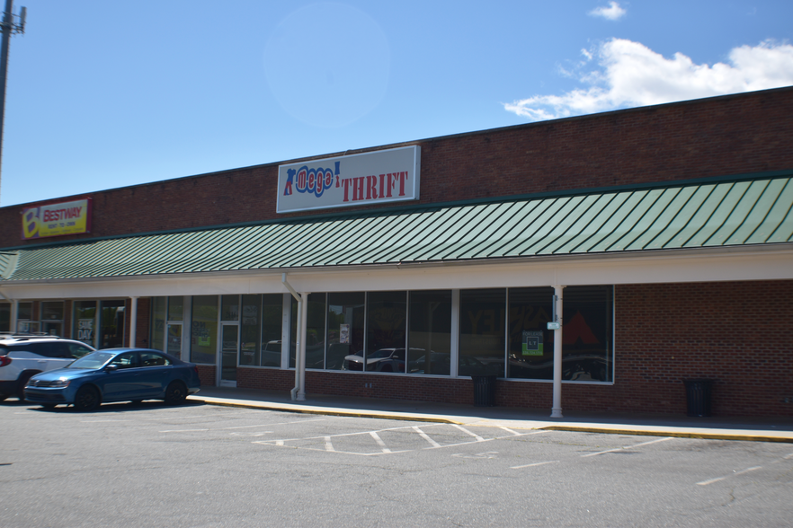 2802-2830 University Pky, Winston-Salem, NC for lease - Building Photo - Image 2 of 5