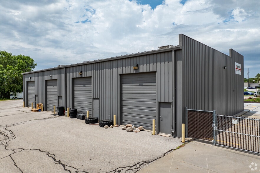 14505 Grover St, Omaha, NE for lease - Building Photo - Image 3 of 6