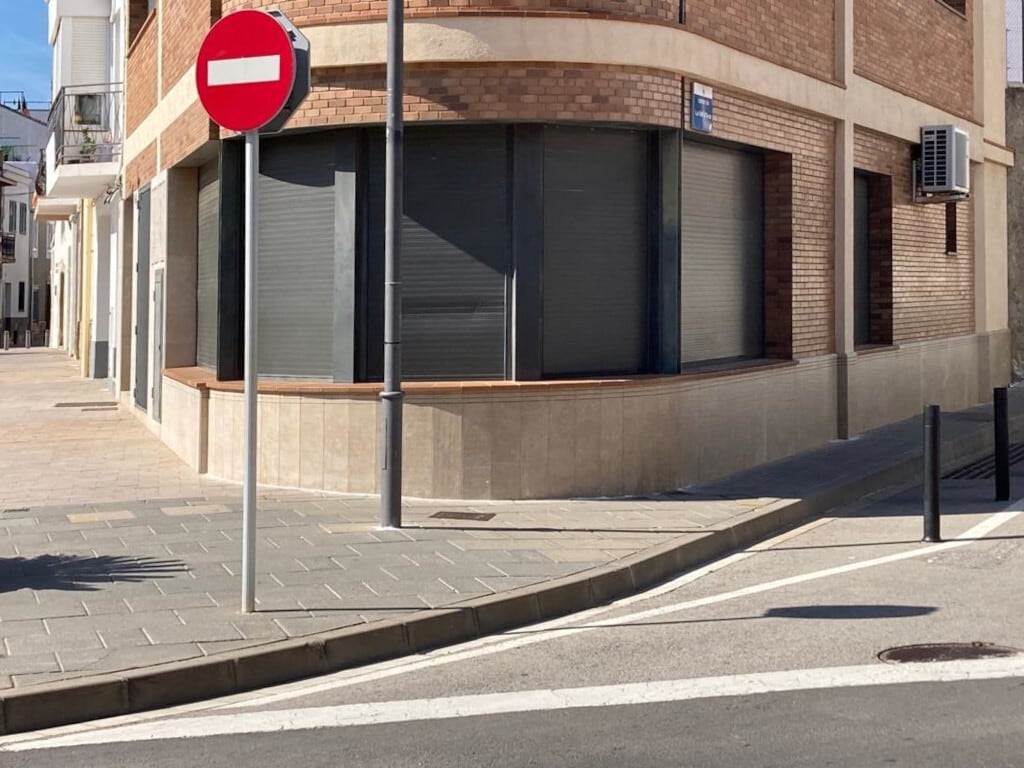 Retail in Pineda de Mar, Barcelona for lease Building Photo- Image 1 of 5