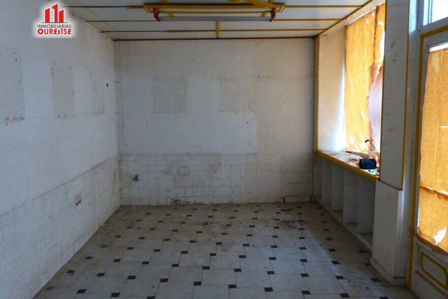 Retail in Ourense for lease - Building Photo - Image 1 of 5