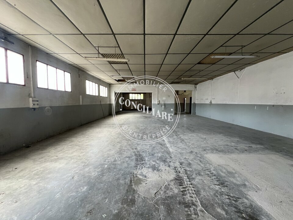 Location Entrepôt 175 m² à 330 m² - Photo 1