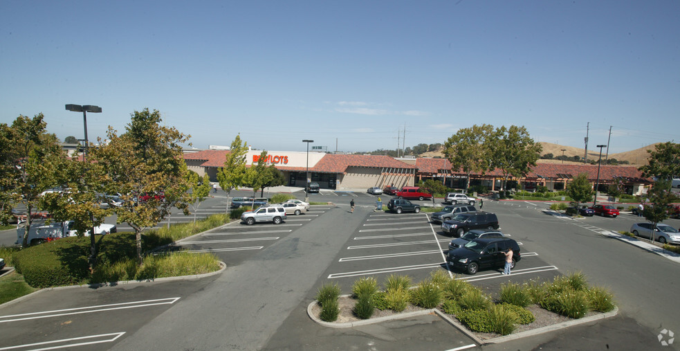 1511-1611 Sycamore Ave, Hercules, CA for lease - Building Photo - Image 3 of 4