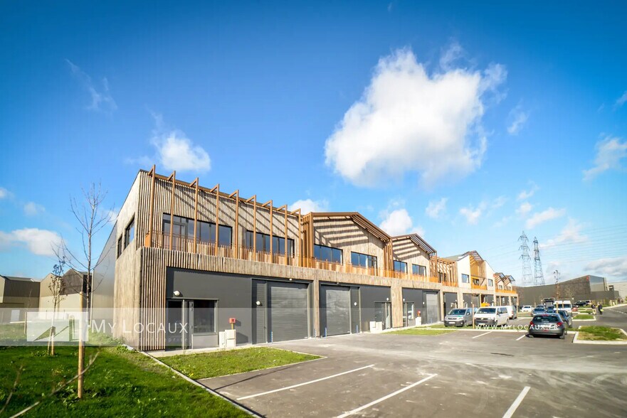 Flex in Cormeilles-en-Parisis for lease - Building Photo - Image 1 of 10