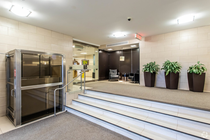 250 Tremblay Rd, Ottawa, ON for lease - Lobby - Image 2 of 5