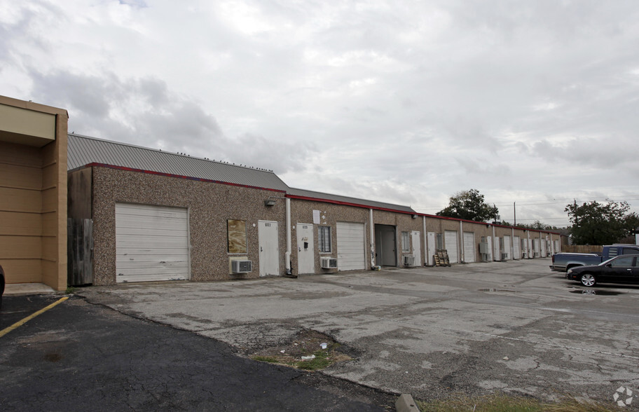 6104-6122 Evergreen St, Houston, TX for lease - Building Photo - Image 2 of 4