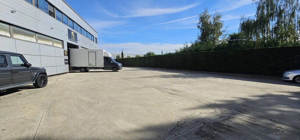 Flex in Villeparisis for lease - Building Photo - Image 1 of 27