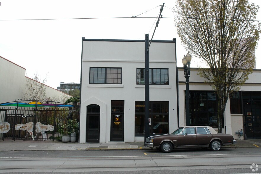 222-224 NW 10th Ave, Portland, OR for lease - Building Photo - Image 2 of 2