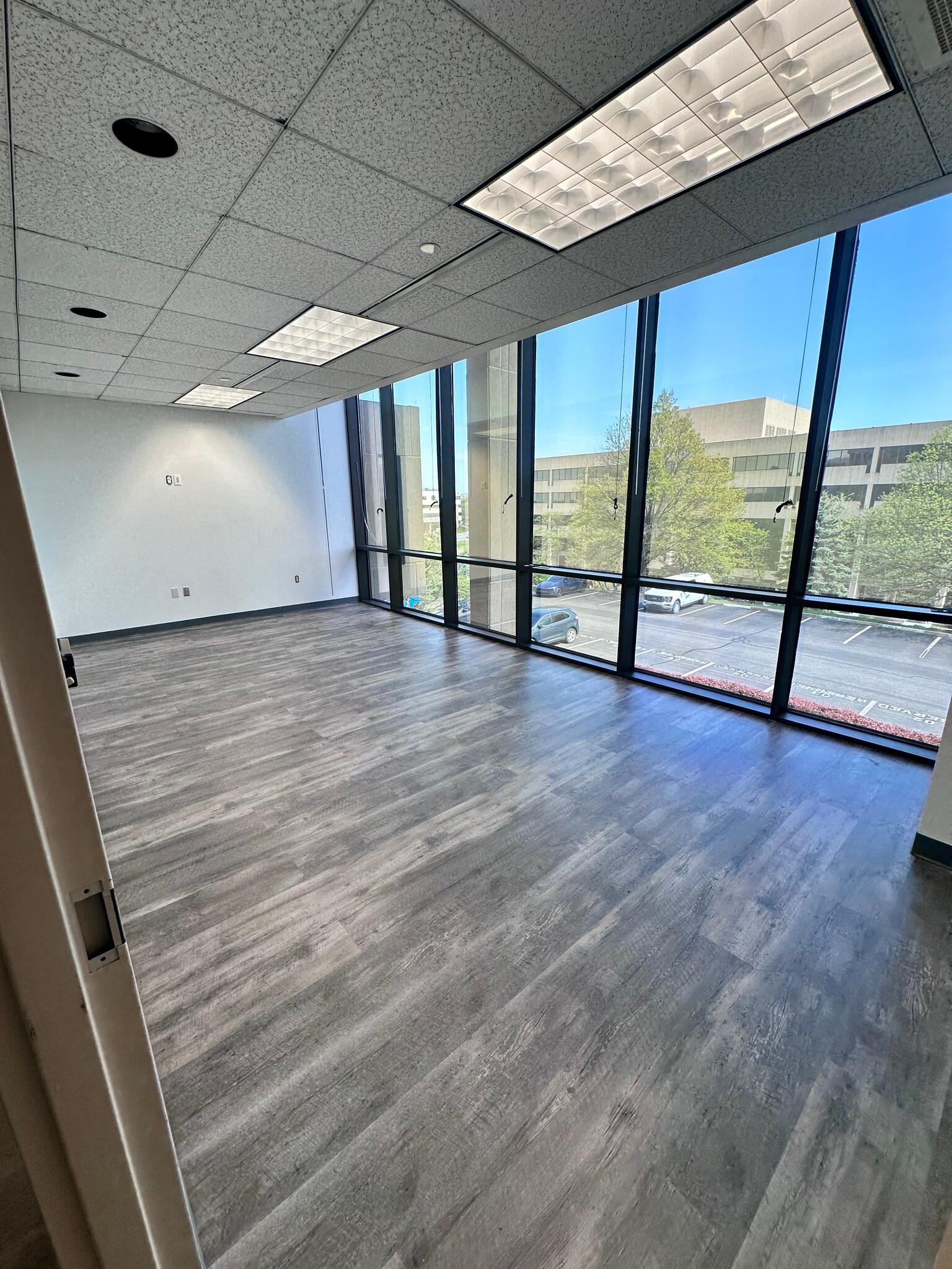730 Holiday Dr, Pittsburgh, PA for lease Interior Photo- Image 1 of 8
