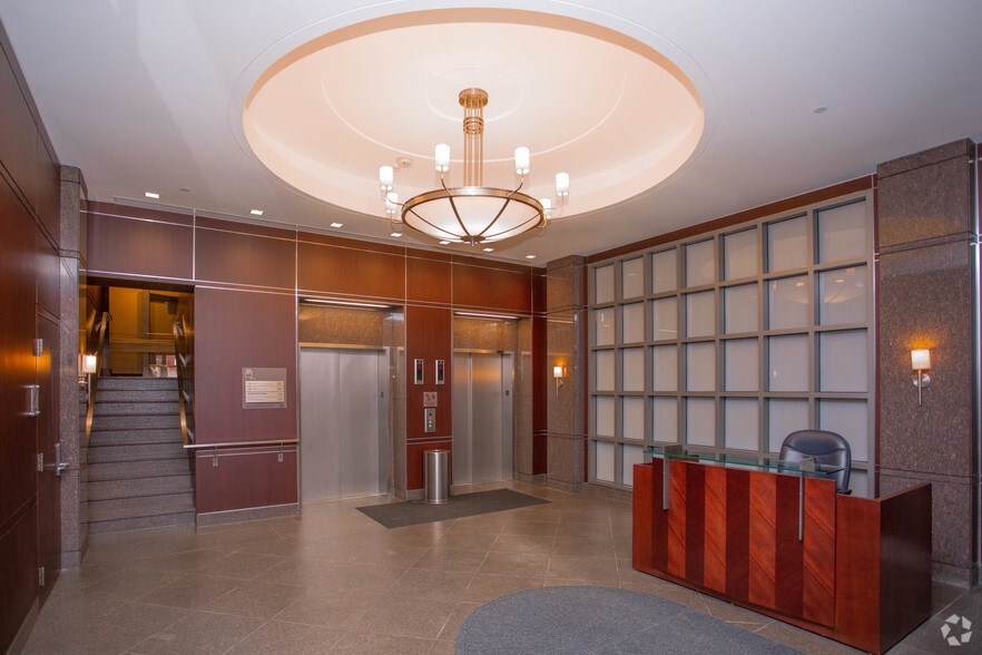 104-114 Willits St, Birmingham, MI for lease - Lobby - Image 2 of 9