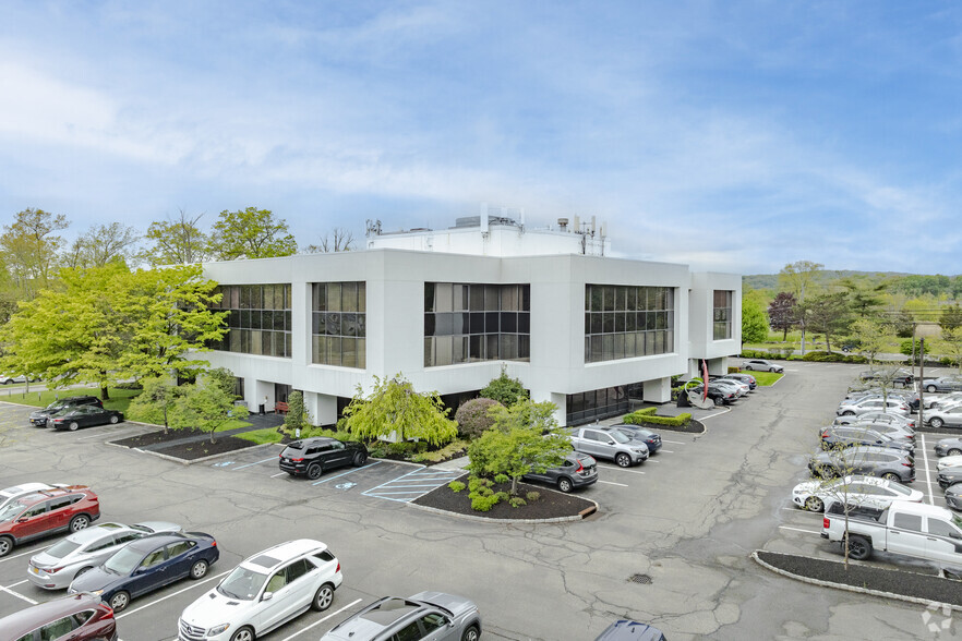 100 Clearbrook Rd, Elmsford, NY for lease - Building Photo - Image 3 of 7