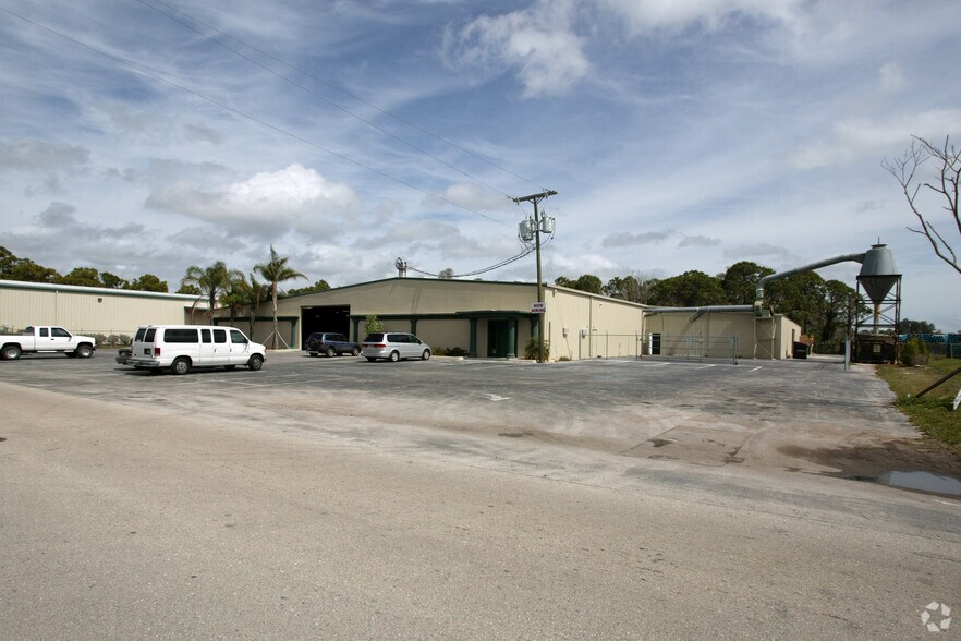 17061 Alico Center Rd, Fort Myers, FL for lease - Building Photo - Image 3 of 13