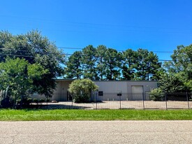 602 W Semands St, Conroe TX - Warehouse