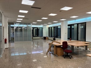 Calle de Manuel Tovar, 43, Madrid, Madrid for lease Interior Photo- Image 2 of 32