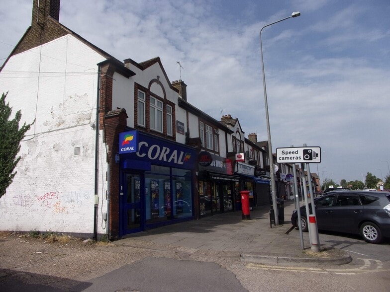 35A Lodge Ln, Grays for lease - Interior Photo - Image 3 of 7