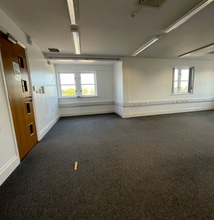 Birchwood Ave, Lincoln for lease Interior Photo- Image 1 of 3