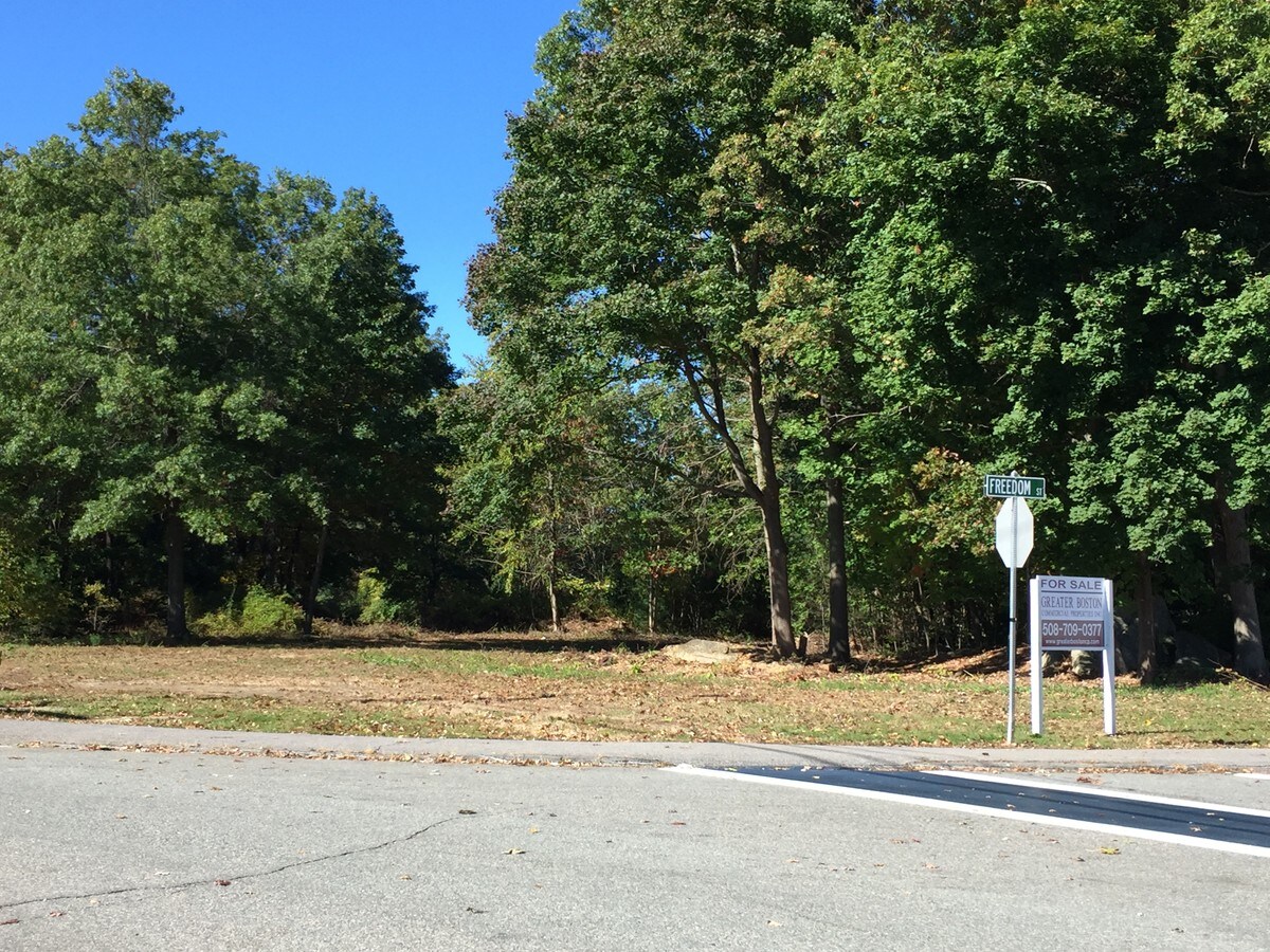 105 Freedom St, Hopedale, MA 01747