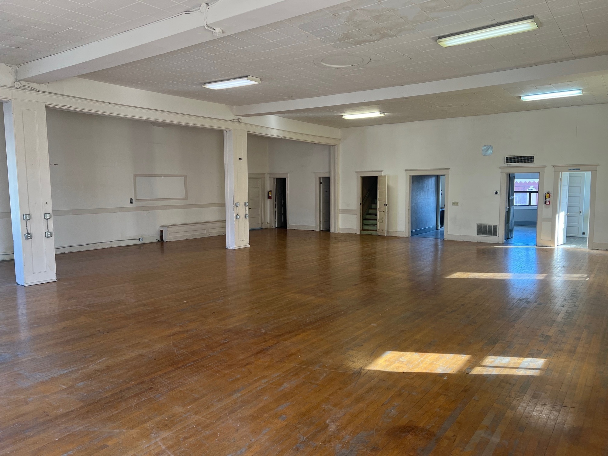 4218-4246 NE Sandy Blvd, Portland, OR for lease Interior Photo- Image 1 of 9