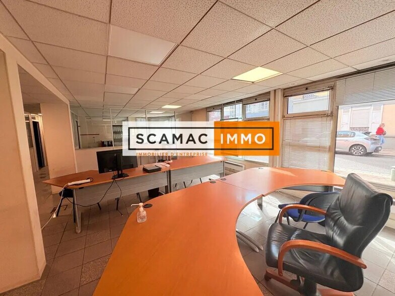 Office in Ivry-sur-Seine for sale - Interior Photo - Image 1 of 5