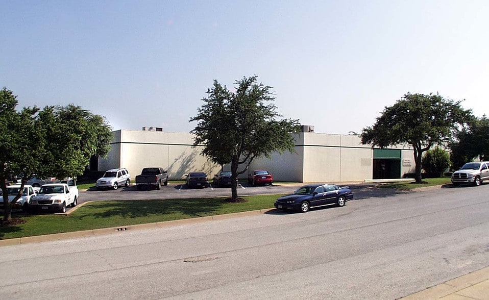 1109 S Airport Cir, Euless, TX for lease - Building Photo - Image 3 of 8