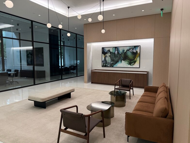 2 S Biscayne Blvd, Miami, FL for lease - Building Photo - Image 1 of 16