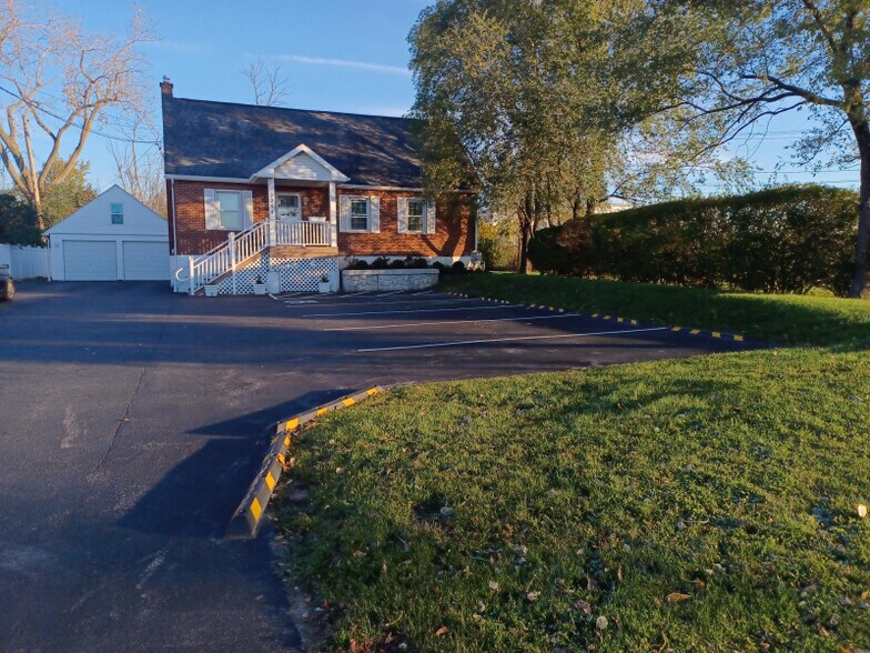 2354 Wehrle Dr, Buffalo, NY 14221