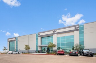 28790 Chase Pl, Valencia, CA for lease Building Photo- Image 2 of 5