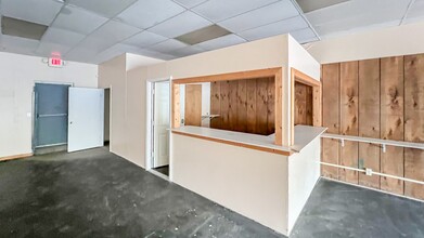 3434 Flushing St, Flint, MI for lease Interior Photo- Image 2 of 5